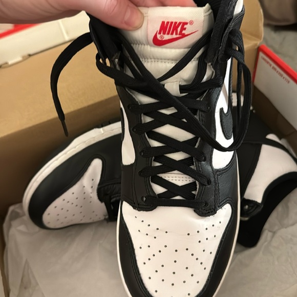 Nike dunks only worn once or twice - Picture 4 of 4